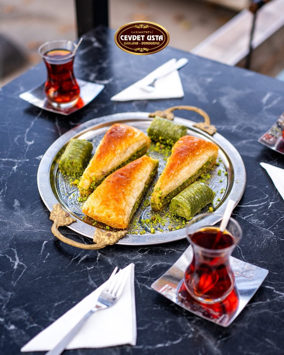 Baklavacı Cevdet Usta atölye ve ürün çekimi — kare 5