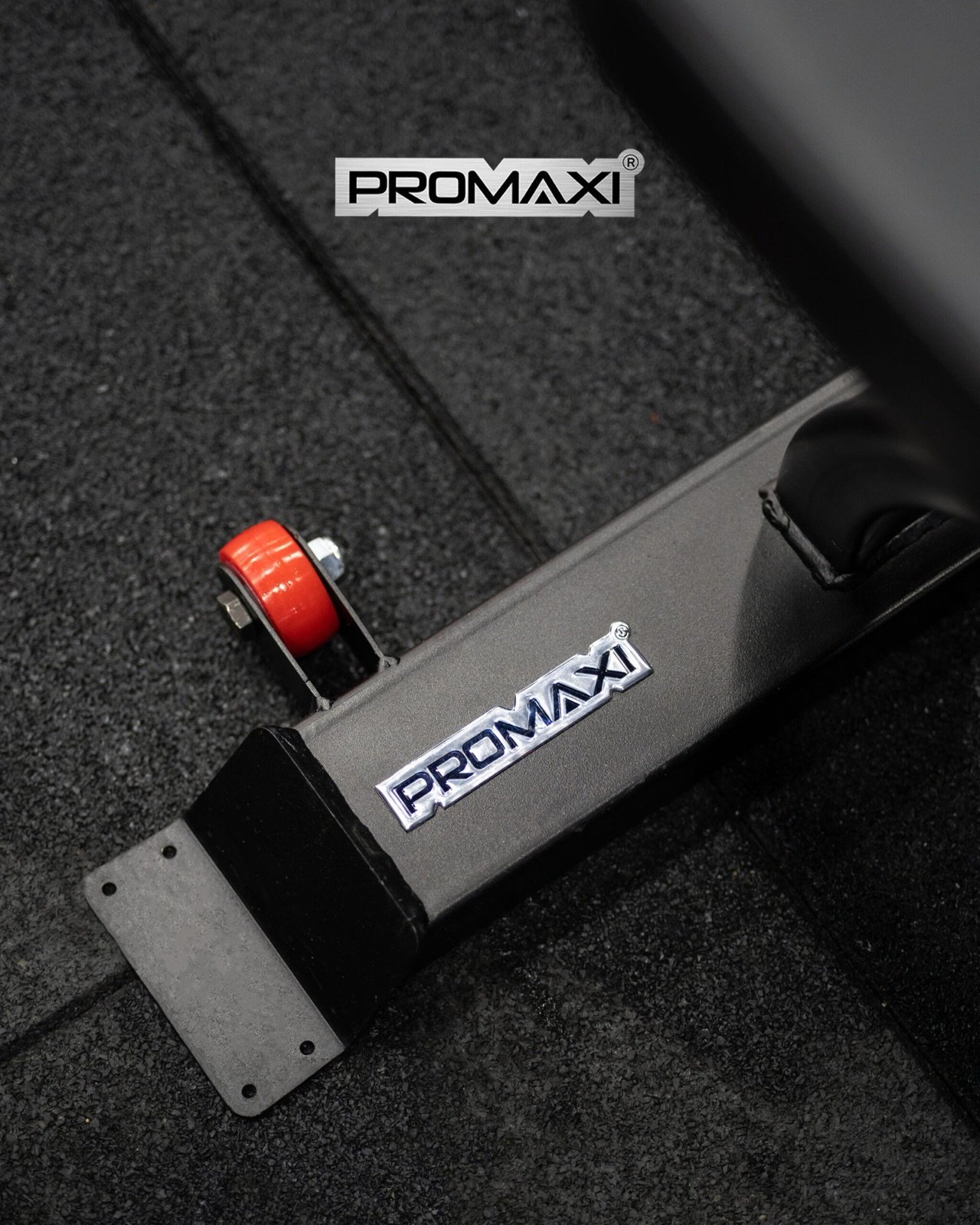 Promaxi fitness ekipmanı çekimi — kapak karesi